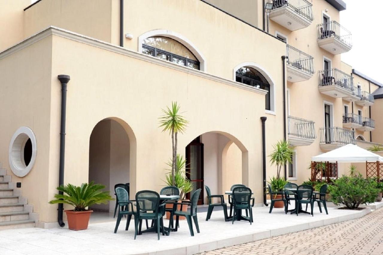 Hotel Villa Rosa Martina Franca Exterior photo
